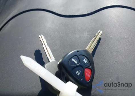 2013 Toyota Corolla Le z USA, uszkodzony, nr VIN 2T1BU4EE9DC990893